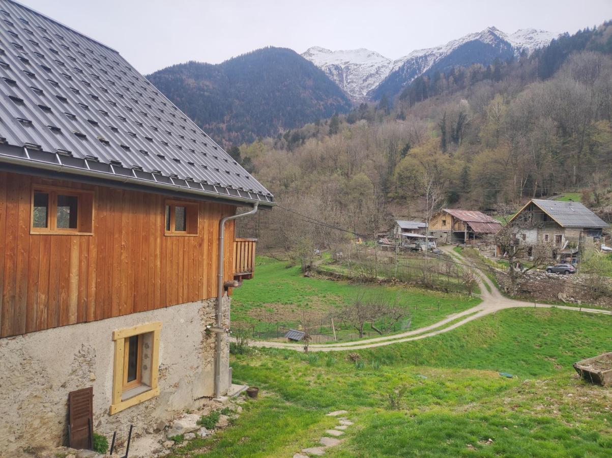 Chez Florent Et Celine Queige Exterior foto